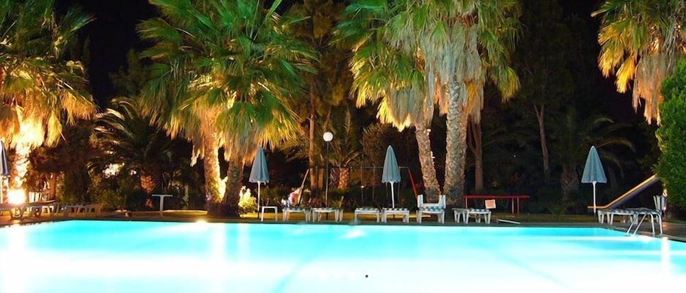 Nina Hotel Мармари Екстериор снимка